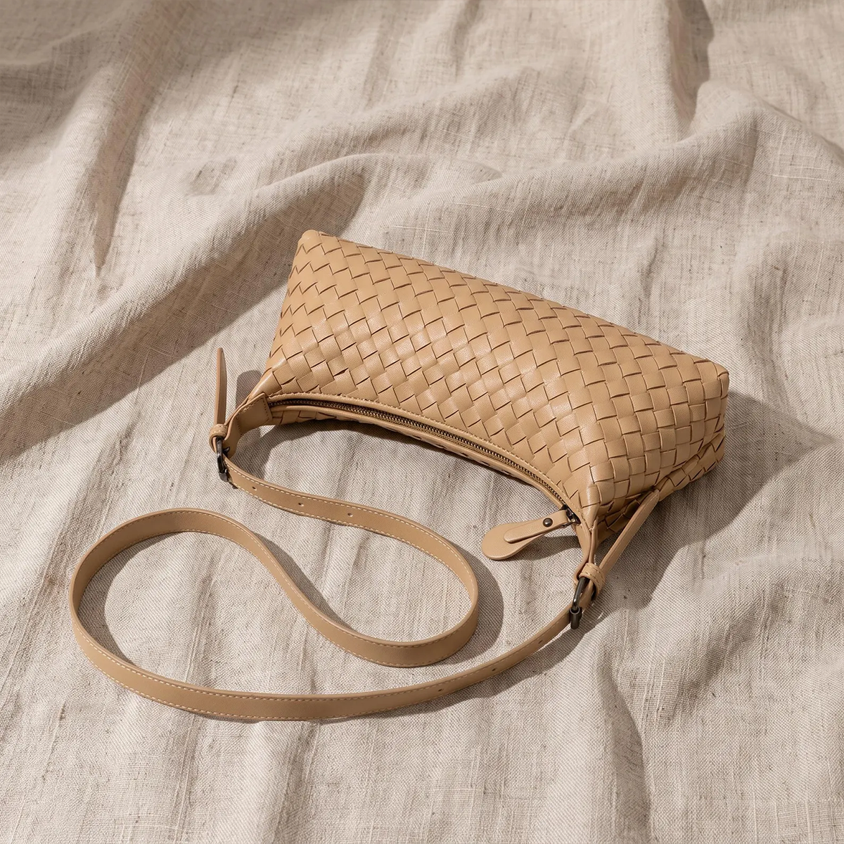Apricot Woven Baguette Hobo Purse, Convertible Vintage Shoulder Bag